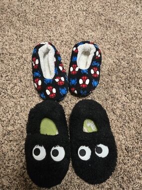 *Size 7/8* Bundle of 2* Kids House Slippers*